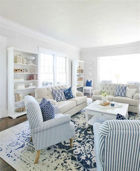 20+ Inspiring Blue And White Home Decor Ideas - SWEETYHOMEE