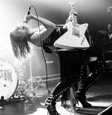 Lzzy Hale in full flight! | Lzzy hale, Halestorm, Concert photography