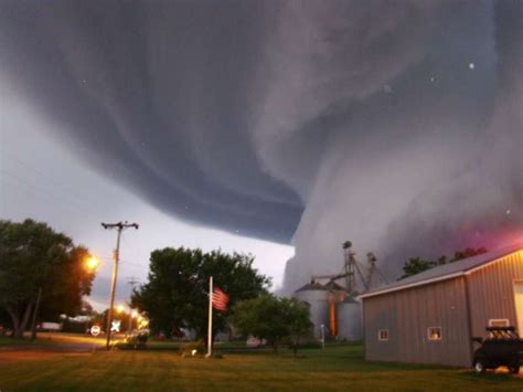 Oklahoma Super-Tornado Kills Dozens [VIDEO+PHOTOS]