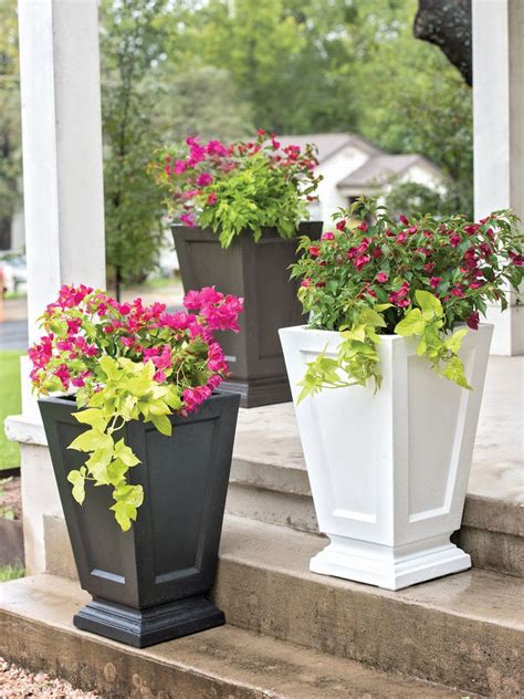 Kensington Self-Watering Tall Patio Planter 25" | Gardener's Supply | Patio planters, Flower ...