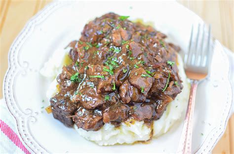 Slow Cooker Sirloin Beef Tips in Mushroom Gravy! - My Incredible Recipes