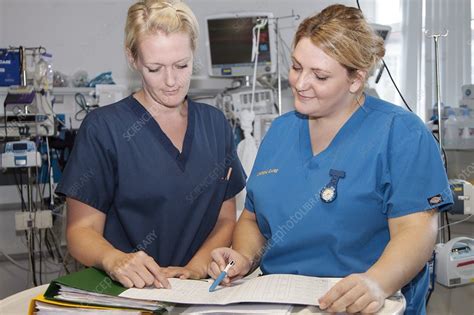 Intensive care nurses - Stock Image - C026/6207 - Science Photo Library