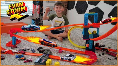 Evan Storm Builds Hot Wheels UltimateTrack Builder Unlimited Double ...