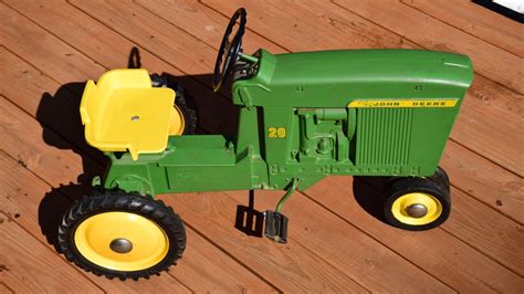 John Deere 20 Pedal Tractor | M210 | Summer Showcase 2016