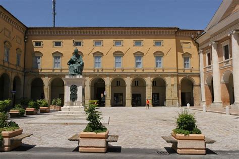 A university town named Camerino in Marche - Italian Notes