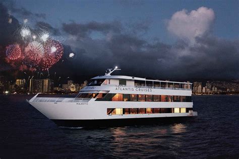 Oahu: Friday Night Fireworks Sunset Dinner Cruise in Hawaii | My Guide Hawaii