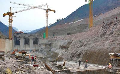 Dam safety: identifying and communicating risk