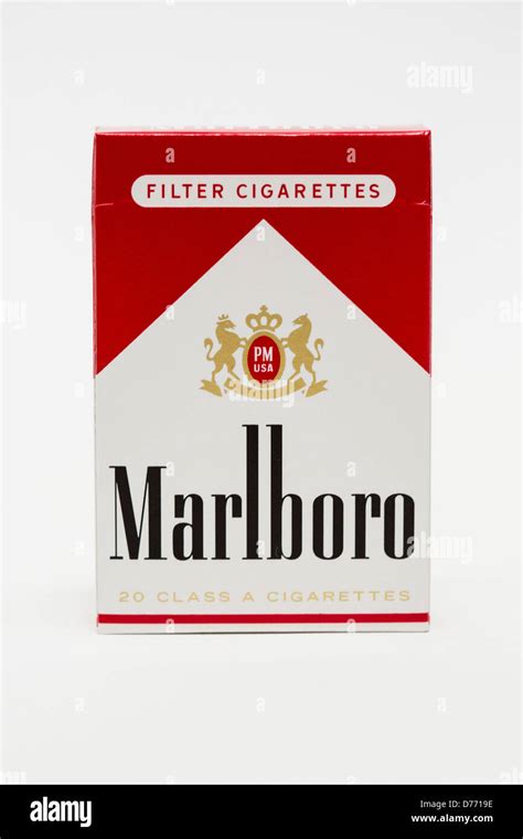 A pack of Marlboro Red cigarettes Stock Photo - Alamy