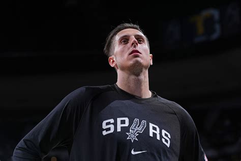 Spurs Center Zach Collins Suffers Fibula Fracture - Blazer's Edge