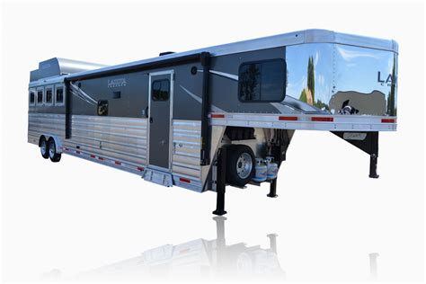 America's #1 Sold Living Quarters Horse Trailer | Lakota Horse Trailers ...