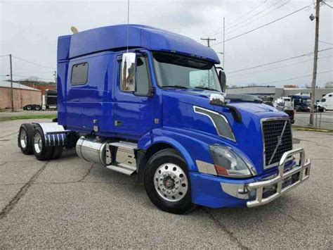 VOLVO VNL 730 (2018) : Sleeper Semi Trucks