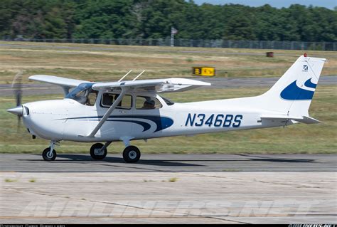 Cessna 172S Skyhawk SP - Untitled | Aviation Photo #6070901 | Airliners.net