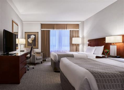 Luxury Ottawa Accommodation | The Lord Elgin Hotel Rooms