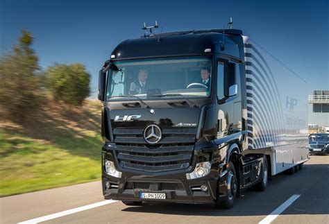 Highway Pilot: The Mercedes-Benz Actros drives itself on the Autobahn