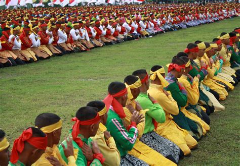 THE BEAUTY OF INDONESIA: Saman Dance (Dance Of Thousand Hands)