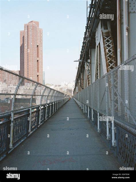 The Manhattan Bridge pedestrian walkway in New York City Stock Photo - Alamy