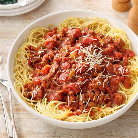 Olive Garden Meaty Spaghetti Sauce Recipe - Findthoserecipes.com