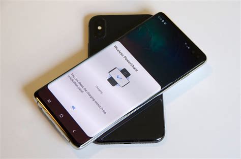 How to use 'Wireless PowerShare' on a Samsung Galaxy S10, turning the ...