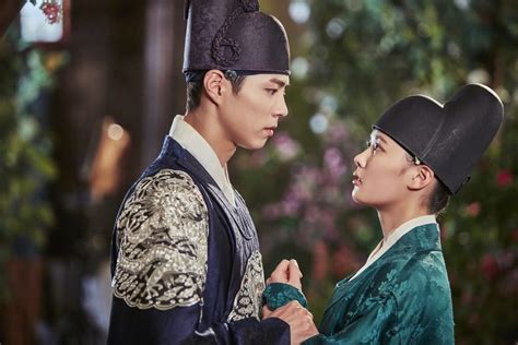 K-Drama Time Machine: Park Bo Gum & Kim Yoo Jung Chase Remarkable Romance In "Love In The Moonlight"