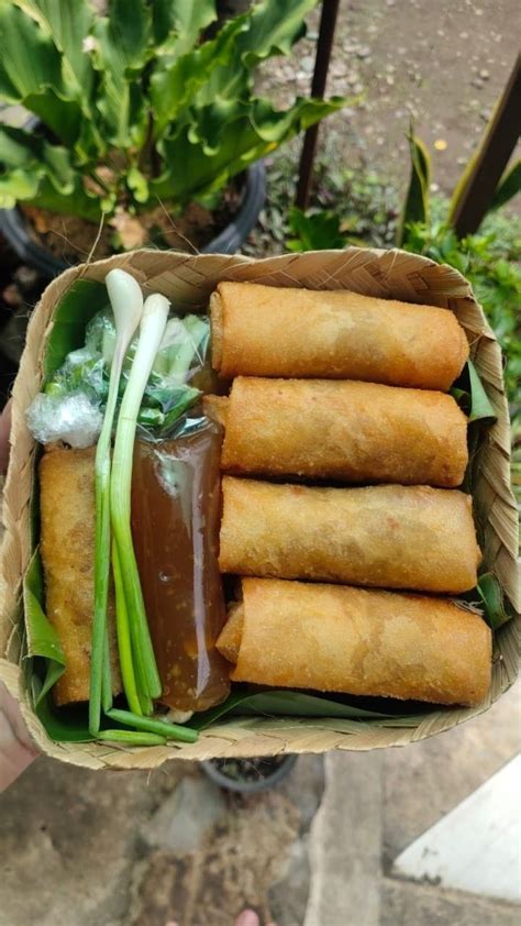 Lumpia Semarang. Lumpua legendaris di semarang | by dwi indah | Dec ...