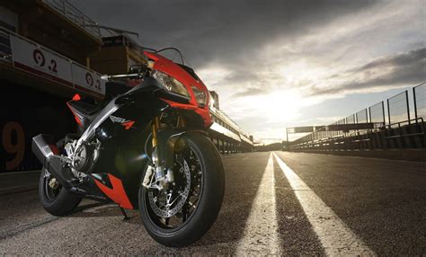 Aprilia RSV4 Wallpapers - Wallpaper Cave