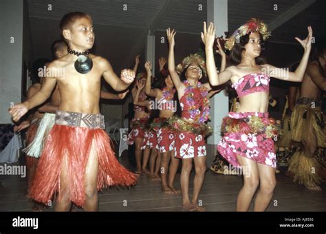 Traditional dancing, Cook Islands Stock Photo - Alamy