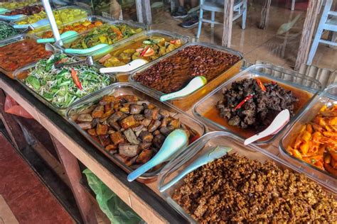 The Veggie Warung: Eating Healthy and Cheap in Bali - Nothing Familiar