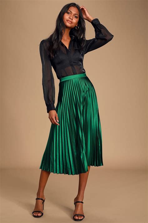 Fashionable Babe Emerald Green Satin Pleated Midi Skirt | Jupe plissée verte, Jupes vertes, S ...