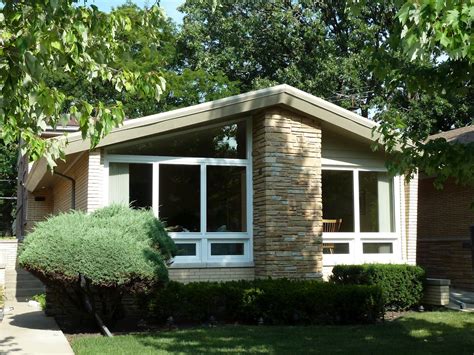 The Chicago Real Estate Local: Under Contract: Mid Century Modern house in Solomon School district