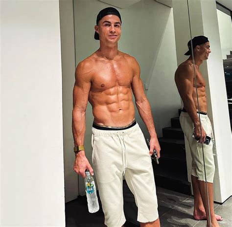 Cristiano Ronaldo Abs in 2024 | Cristiano ronaldo shirtless, Ronaldo ...