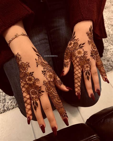 From nurahshenna on instagram Henna Hand Designs, Dulhan Mehndi Designs, Mehandi Designs, Mehndi ...