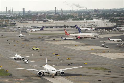 All clear given at Newark airport terminal after suspicious package found - CBS News