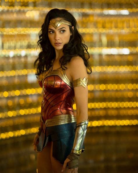 Wonder Woman 1984 Photo Shows Gal Gadot's Vibrant New Armor