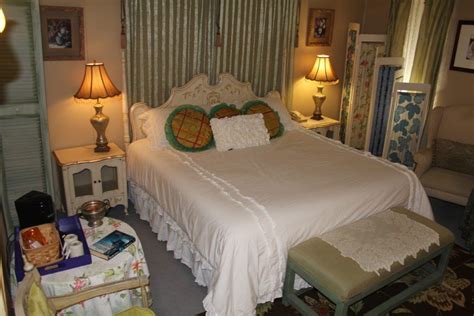 Rooms at Seminole Inn and Suites Hotel in Indiantown Florida