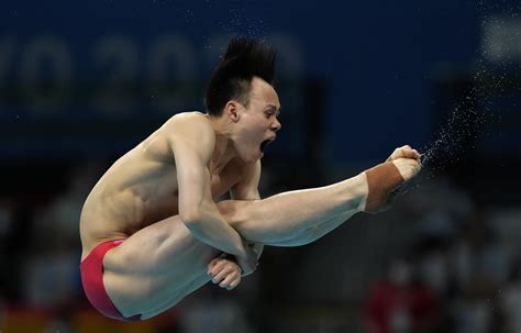 Another gold, 1-2 finish for China in Olympic diving | AP News