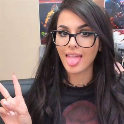 Pin by Aleesha Haar on People (general) | Sssniperwolf, Beautiful women ...