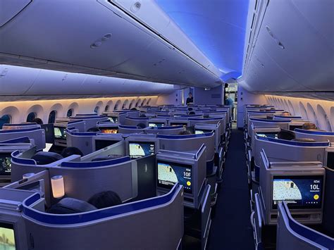 Review: United Airlines 787-10 Business Class Los Angeles - Chicago - Live and Let's Fly