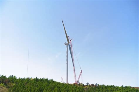 Premium Photo | Wind turbine under construction