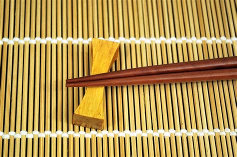 Chopstick Etiquette Japan (infographic) - Your Japan