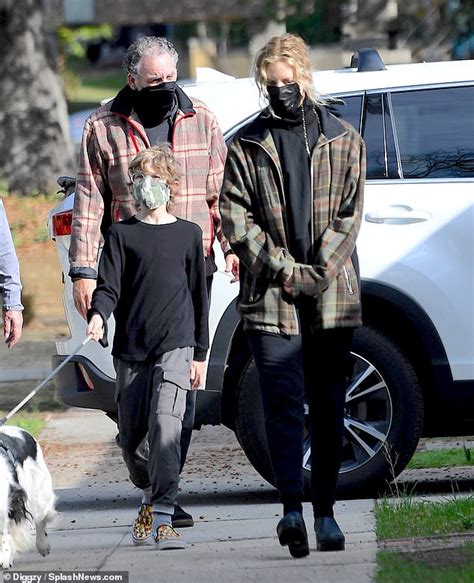 Michael Richards is pictured enjoying a Sunday stroll with his family - Showbiz - ReadSector