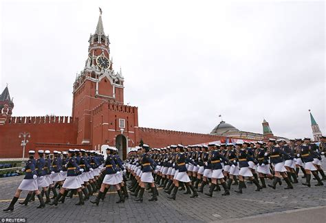 Putin shows off Russia's firepower at Victory Day parade | Daily Mail ...