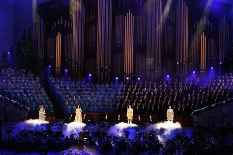 Mormon Tabernacle Choir Christmas concert photo gallery - Church News