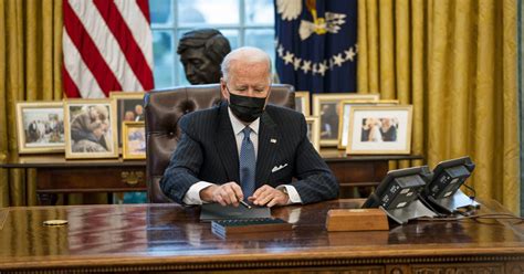 The phones in president Biden's Oval Office | LaptrinhX / News