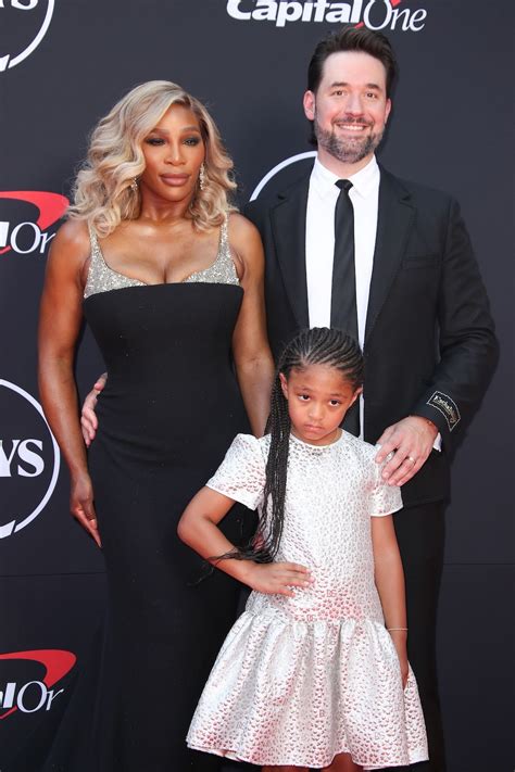 Serena Williams smiles with her family on ESPYs red carpet - Good Morning America