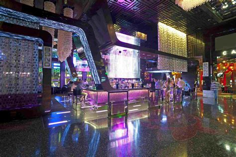 Las Vegas Bars That Will Keep You Busy All Night