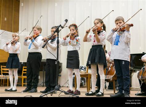 Small child playing violin hi-res stock photography and images - Alamy