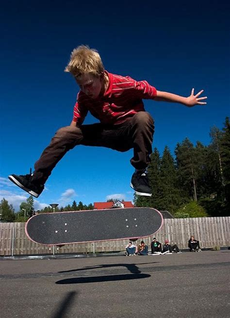 14 Skateboard Tricks for Beginners - Skateboarder