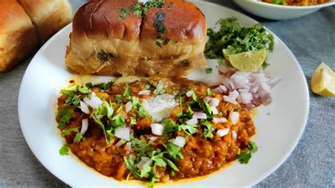 pav bhaji | butter pav bhaji recipe | mumbai style pav bhaji recipe | street food recipes - YouTube