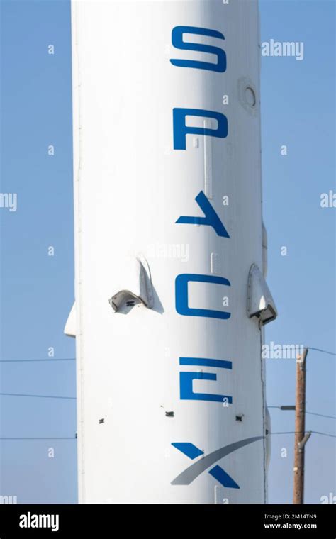 The SpaceX headquarters facility in Hawthorne, California Stock Photo ...