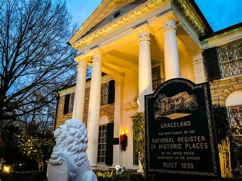 Christmas at Graceland | Smithsonian Photo Contest | Smithsonian Magazine